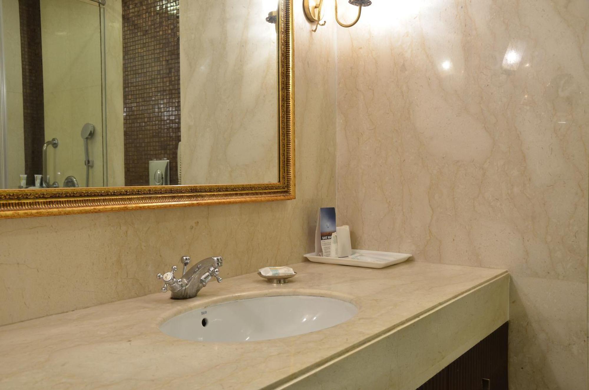 Fairlie & Resorts 4* New Delhi